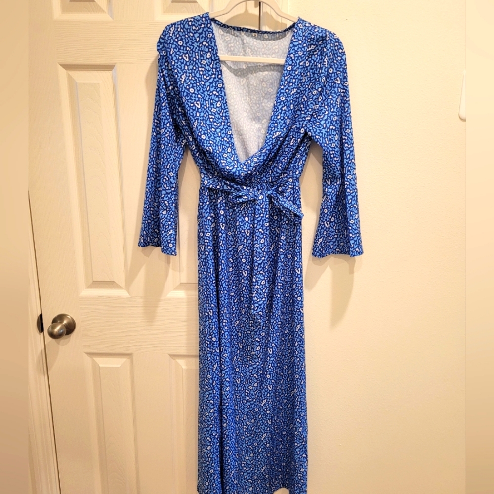 Long Sleeve low cut blue dress